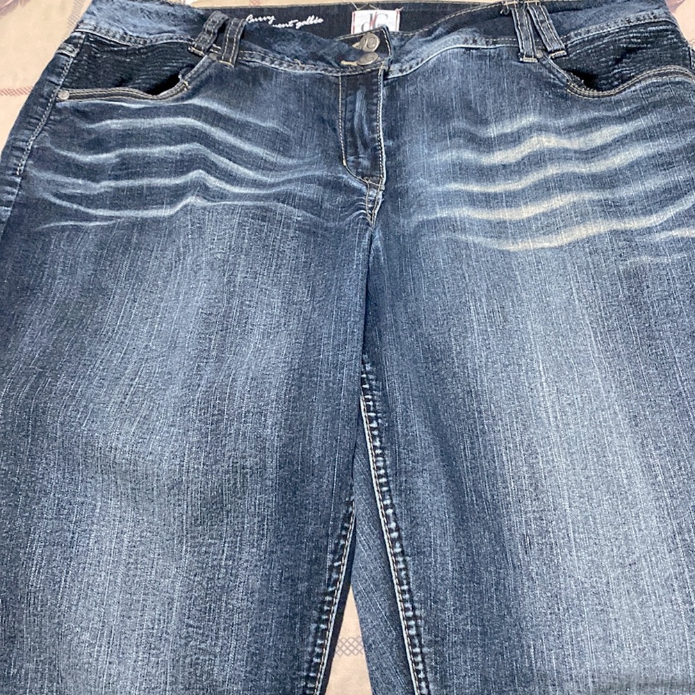 I am selling straight leg jeans.